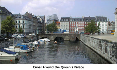 Canal Around the Queen's Palace